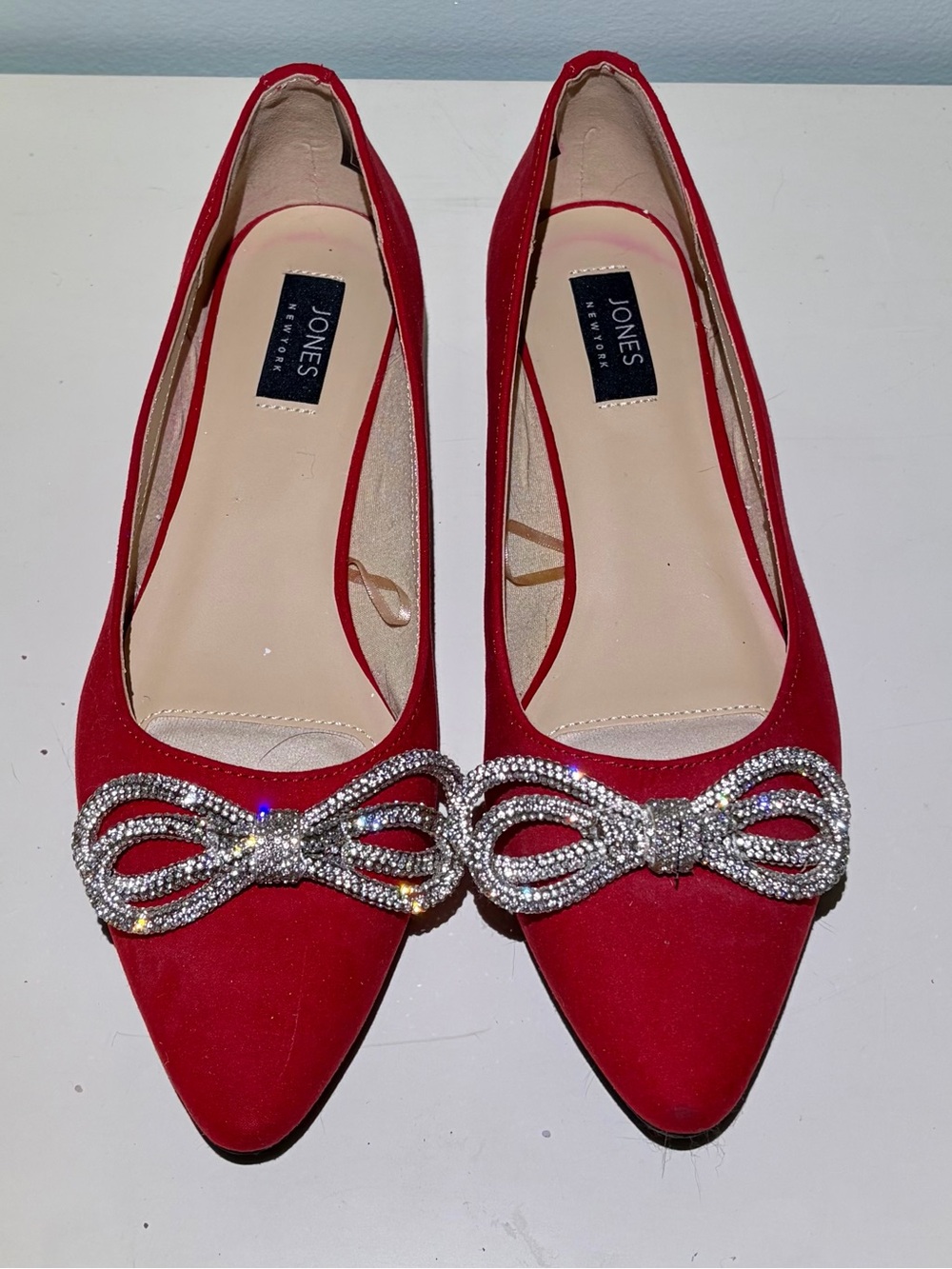 NWOT Jones New York Red Crystal Bow Pointed Flats. Size 9